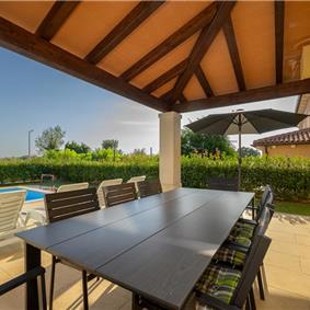 4 bedroom villa bedroom with pool, Svetvinčenat, Istria, sleeps 8